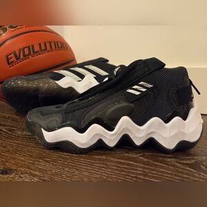 🆕️ ADIDAS Women's Exhibit B Candace PE Bball Shoes